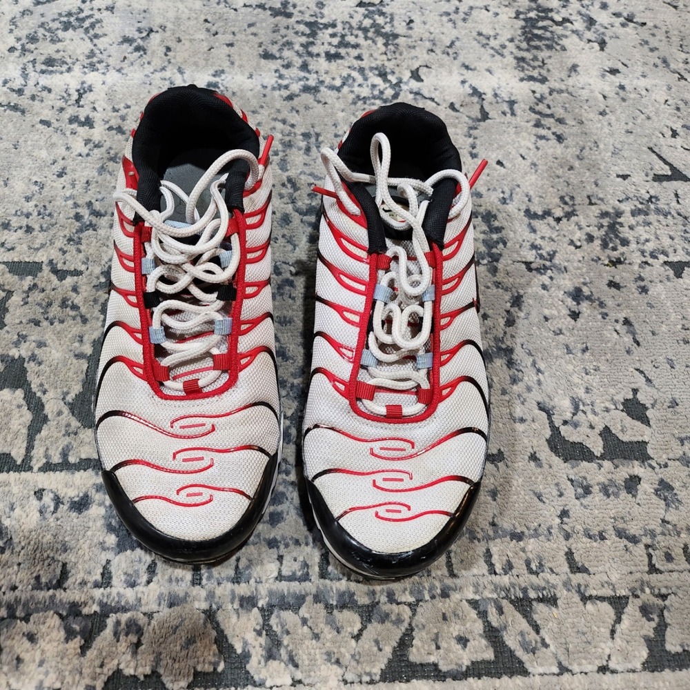 Nike Air Max Plus TN White Red Black CW6975-100 Mens Size 8.5 Running Shoes